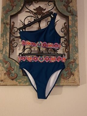 Cupshe Navy One-Shoulder Bikini with Multicolor Aztec Band. NWOT Size Small